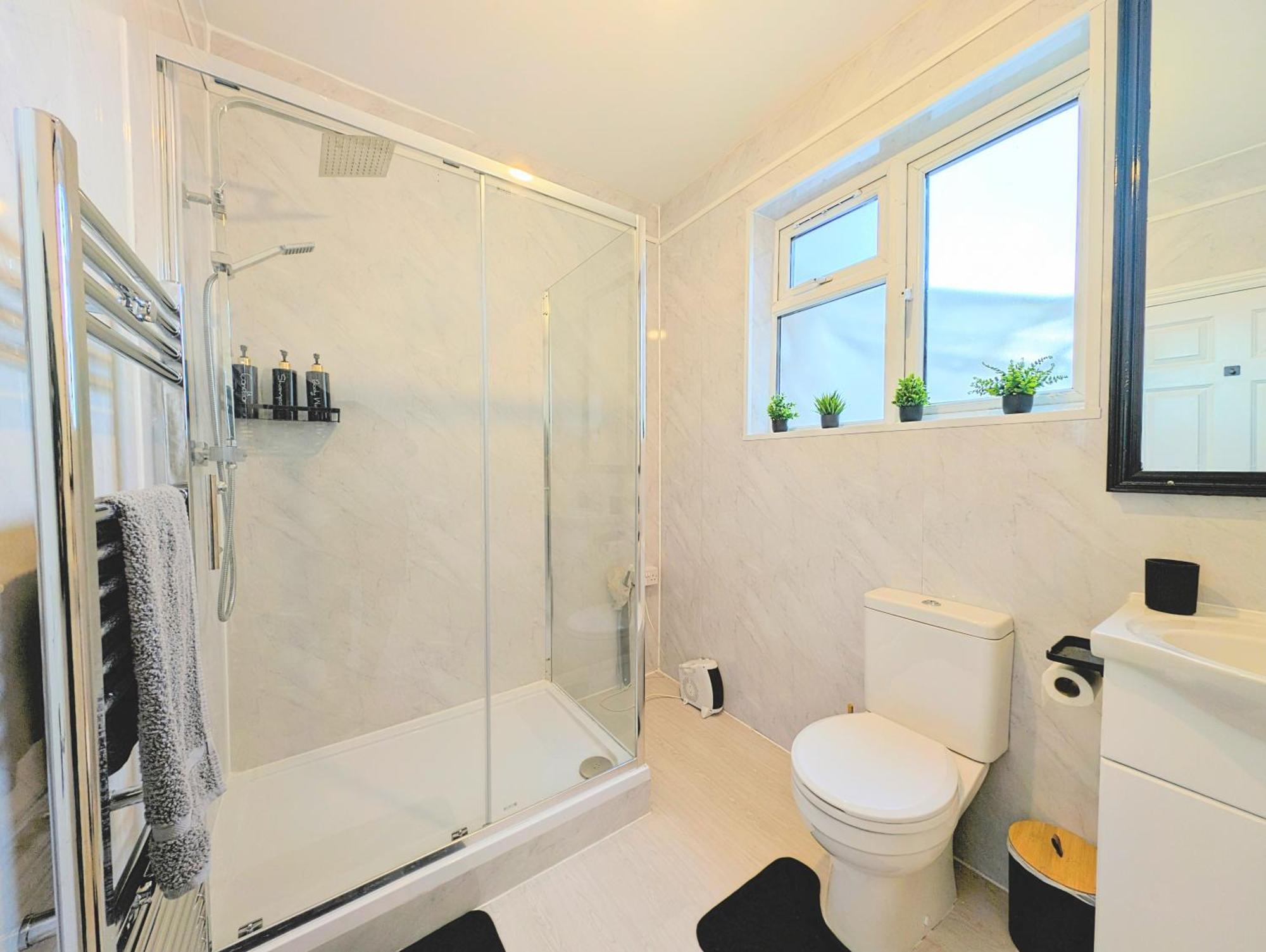 Modern Serviced In Apartment *